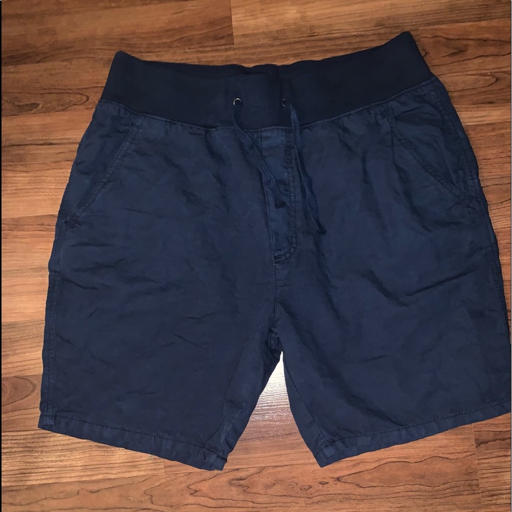 Men’s paperbacks Blue shorts size large